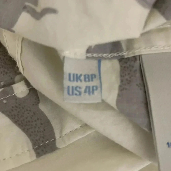 Boden Bunny Rabbit Print Classic Shirt Size 4P Petite Button Down Preppy Kitschy - Picture 6 of 6